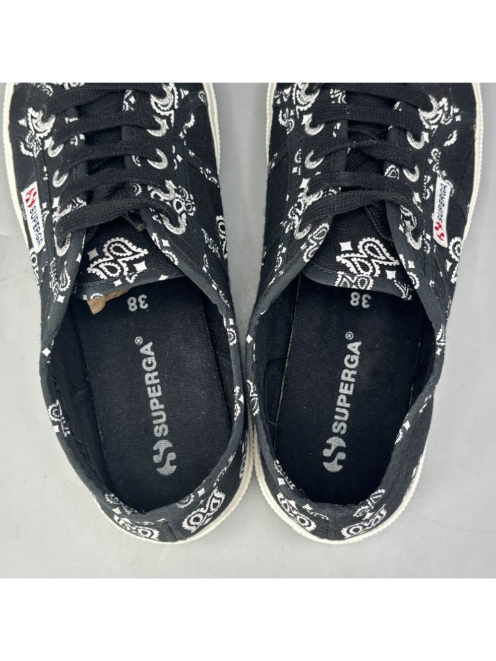Superga Black Bandana Print Canvas Low-Top Sneakers Size 38 Unisex 7.5w/6m Shoes - Picture 6 of 9